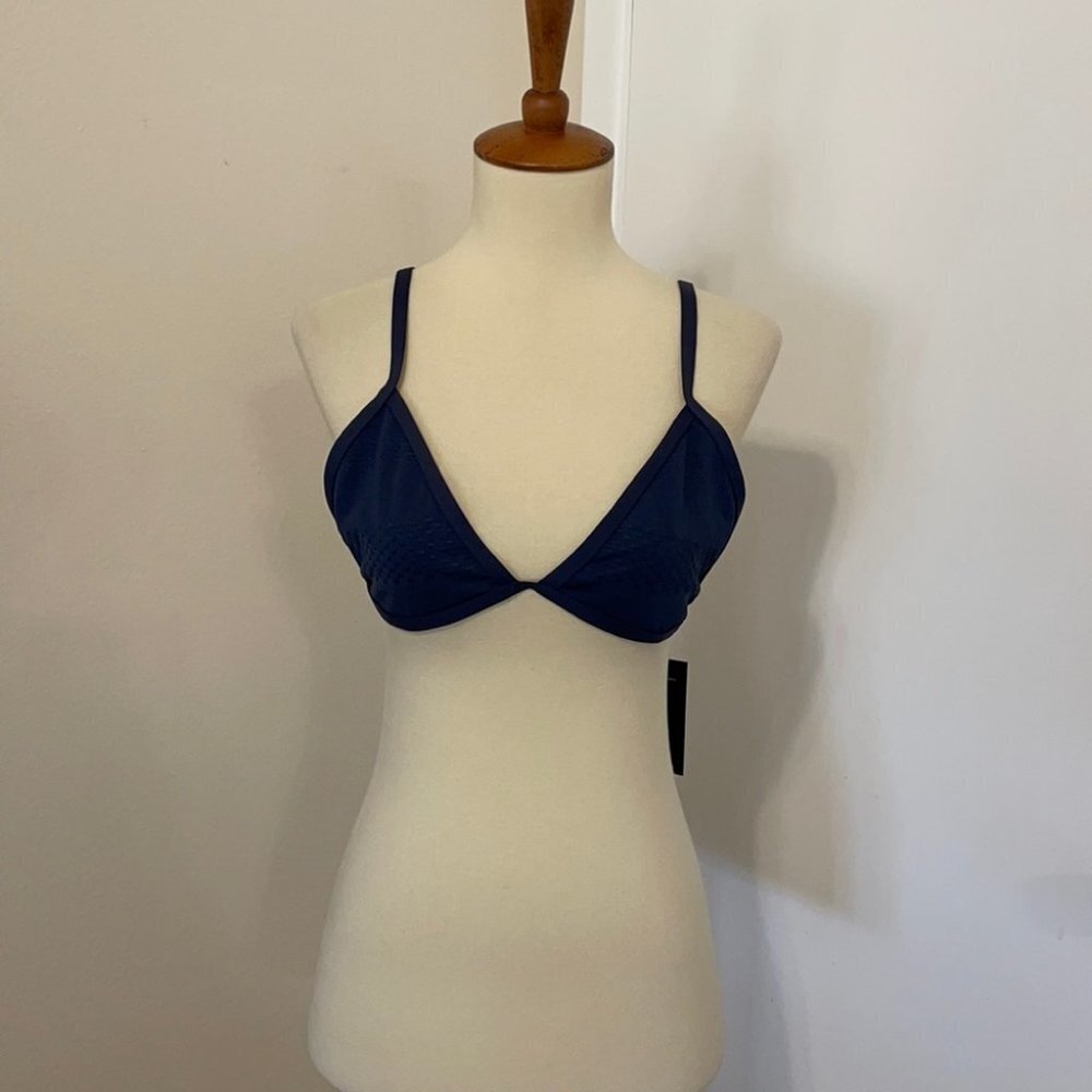 L Tavik Swim Top E02 5288